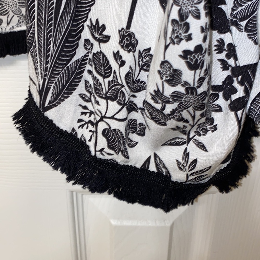 Coco + Carmen Women's White Black Floral Open Cardigan OS - Picture 5 of 8